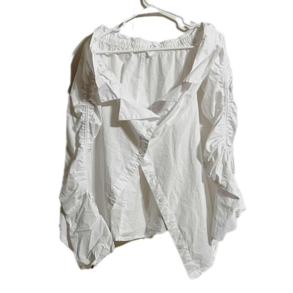Lovers + Friends White Blouse with‎ Chic Ruffles